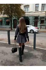Жіночий костюм зі спідницею-шортами